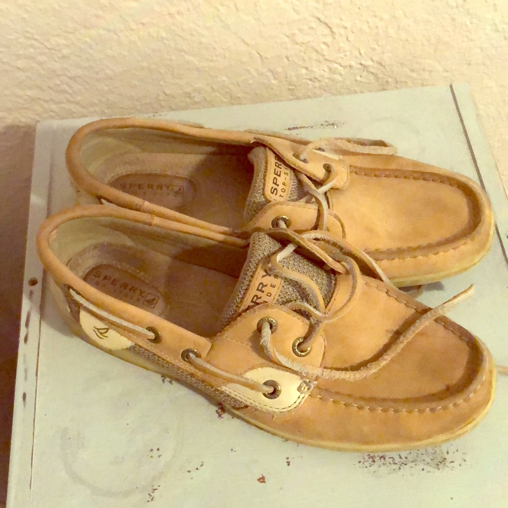 Woman’s Sperry size 7